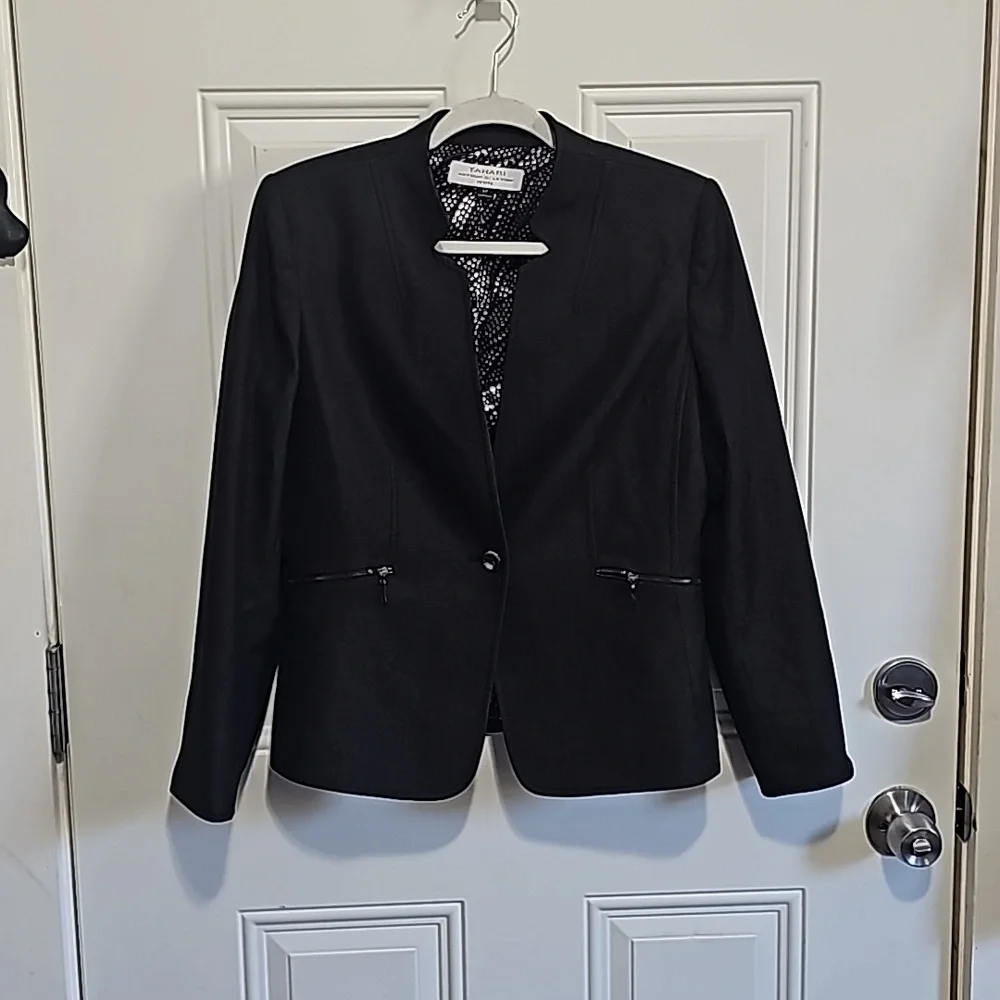 NWOT SUIT COAT CHARCOAL GRAYWITH A SILKY DESIGN INSIDE - Picture 1 of 7
